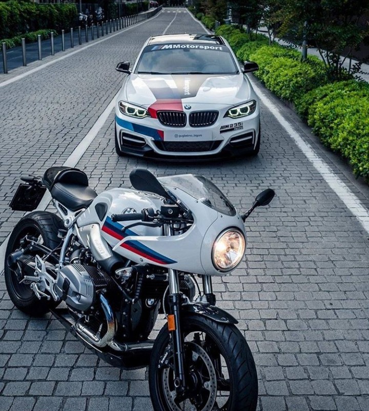 BMW R nineT Racer vs BMW M2